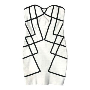 Strapless party dress. Off white